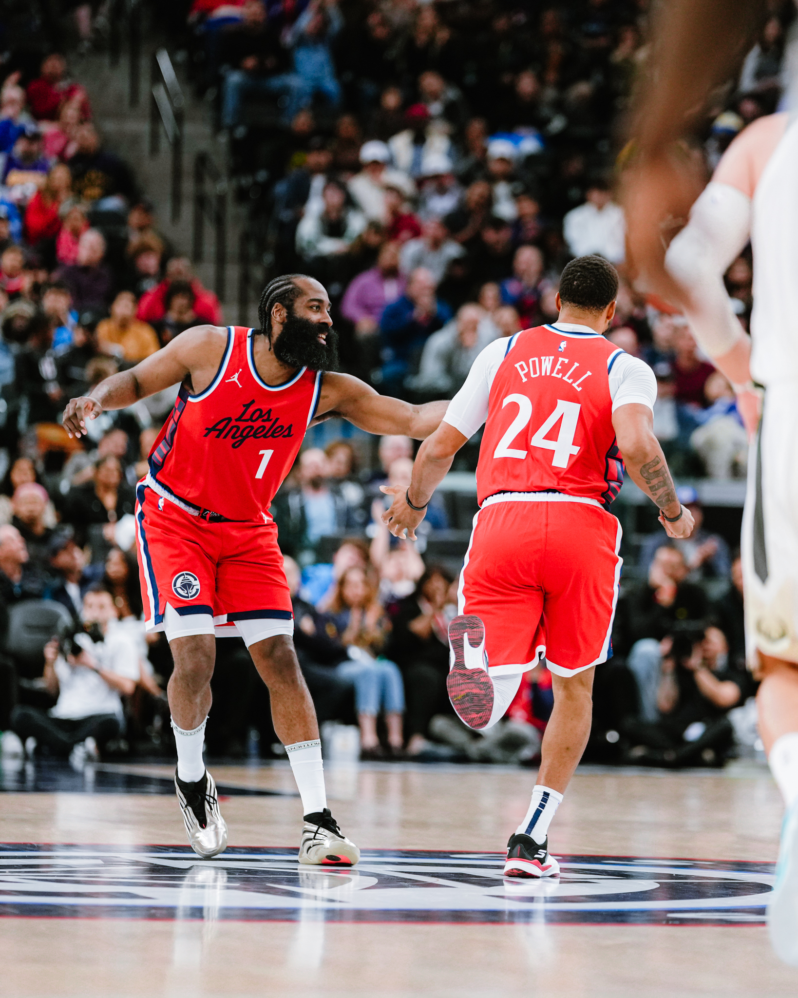 雷竞技- 哈登4 米切尔2