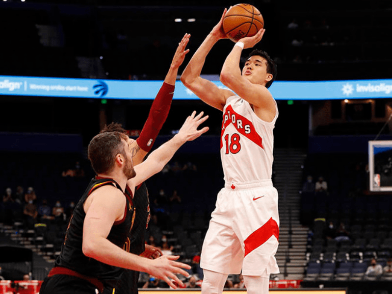 雷竞技-包含西亚卡姆在雄鹿比赛中出色防守,关键助攻引发热议!的词条