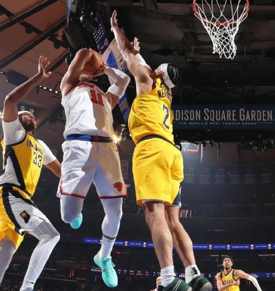 雷竞技-包含西亚卡姆在雄鹿比赛中出色防守,关键助攻引发热议!的词条