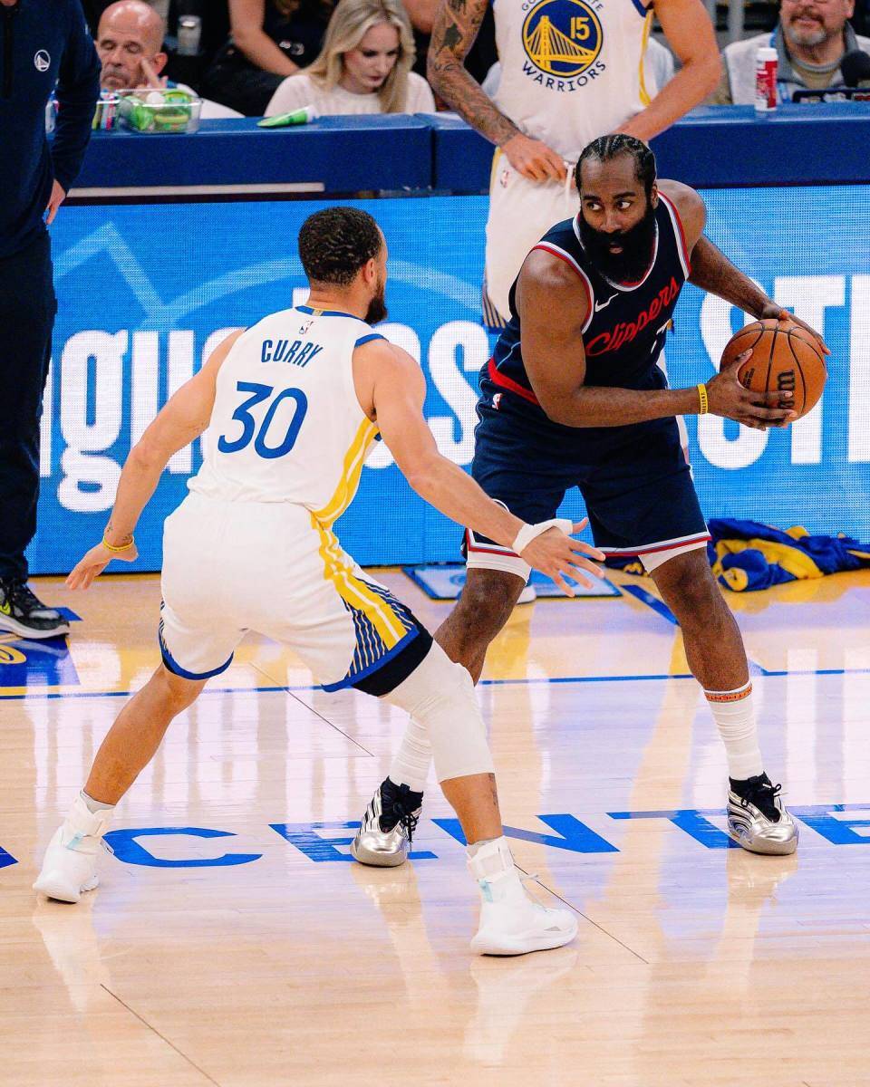 RayBet-哈登在DWG比赛中关键助攻，问鼎冠军引发热议！的简单介绍