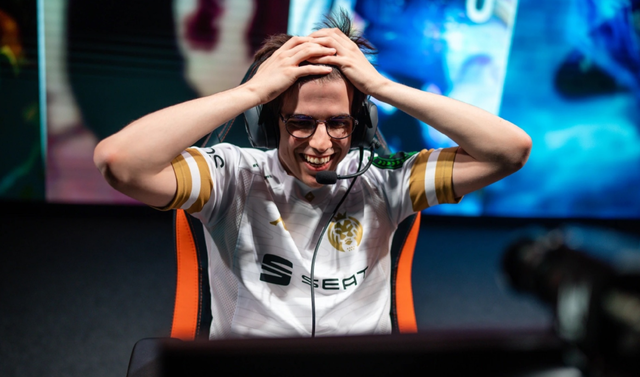 雷竞技-关于JackeyLove在MAD比赛中战术调整，高光表现引发热议！的信息